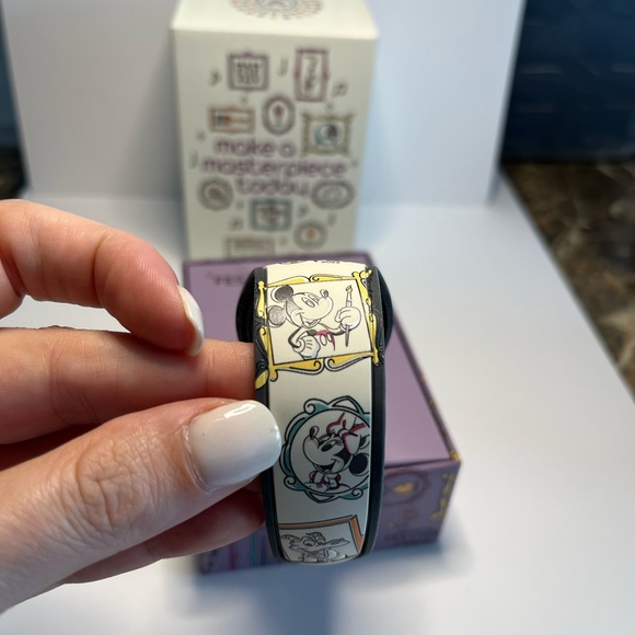 Disney Festival of the Arts 2022 Limited Edition Park Exclusive MagicBand - Picture 4 of 7